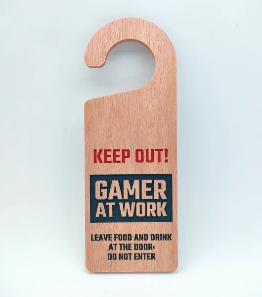 Ajtókilincs tábla "Keep Out - Gamer At Work..." felirattal
