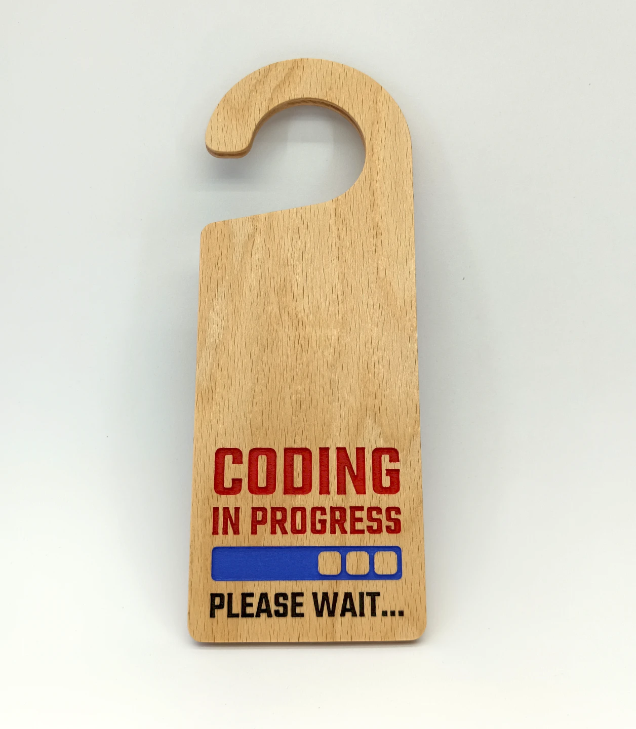 Ajtókilincs tábla "Coding in progress - Please wait..." felirattal